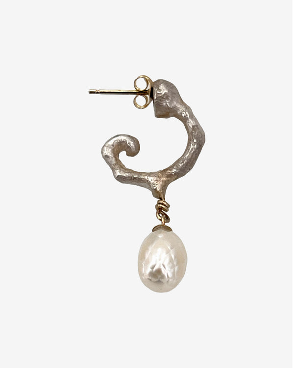 Weinan Pan - Bone Earring No1 Large Pearl - (Silver/Gold)