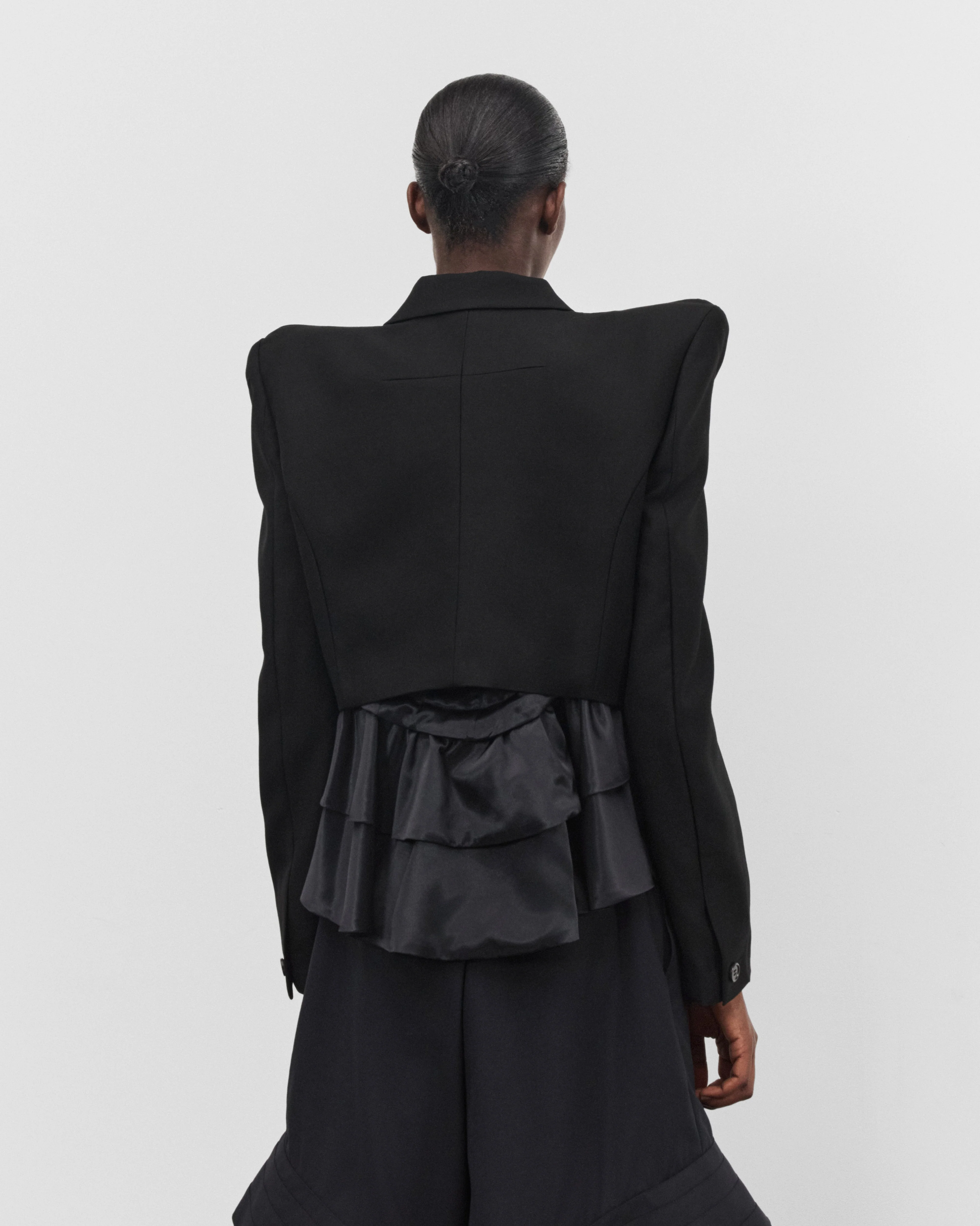 Noir Kei Ninomiya - Women's Cropped Blazer - (Black)