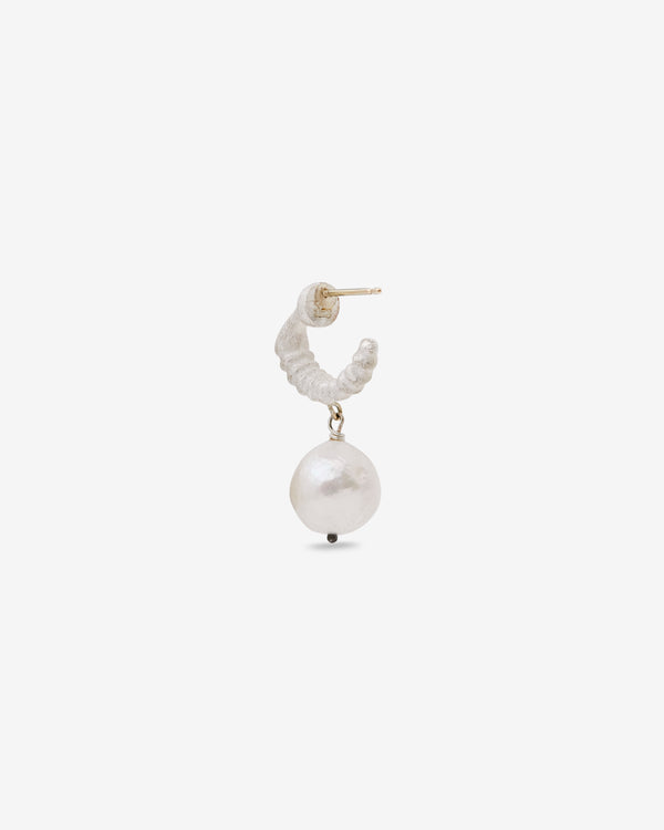 Weinan Pan - Bone Earring No2 With Medium Pearl - (Silver/Gold)